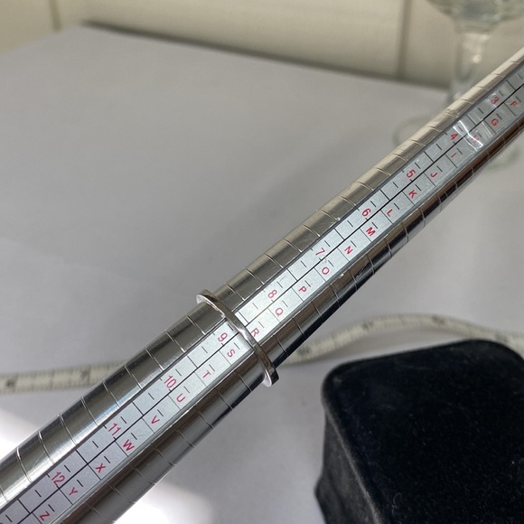 Beautiful purple and clear cubicle zirconia stone ring - Picture 9 of 12